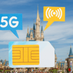 Zeichnerische Darstellung einer Simkarte mit 2 Sprechblasen, die einmal 5G enthalten und ein Symobl für Empfang. Im Hintergrund, leicht unscharf Cinderella Castle