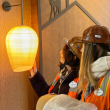 Neue Leuchten setzen Akzente innerhalb der renovierten Zimmer.