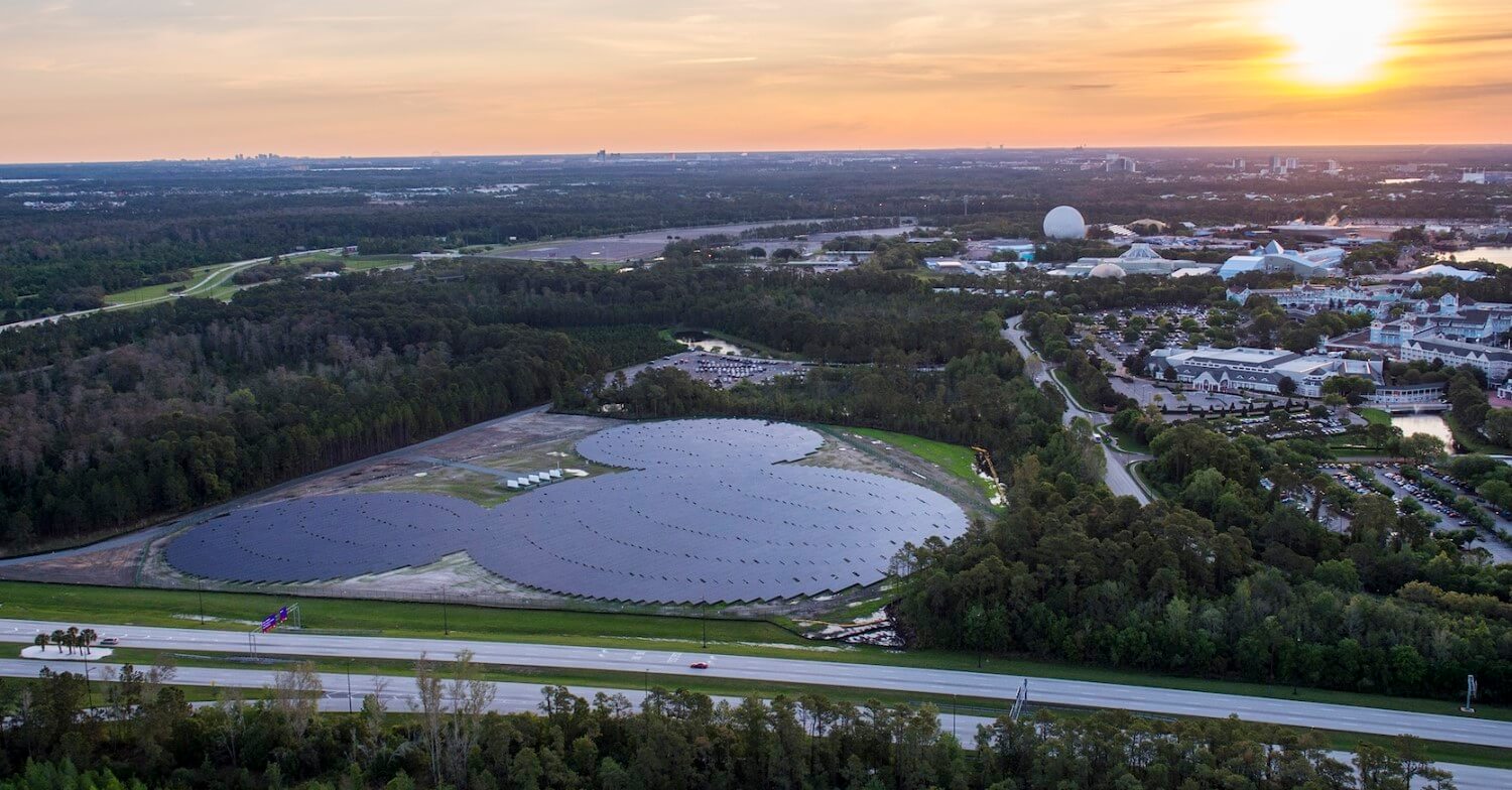 Mickey Solaranlage Solaranlage in Form eines Hidden Mickey, im der Ferne ist Epcot zu erkennen