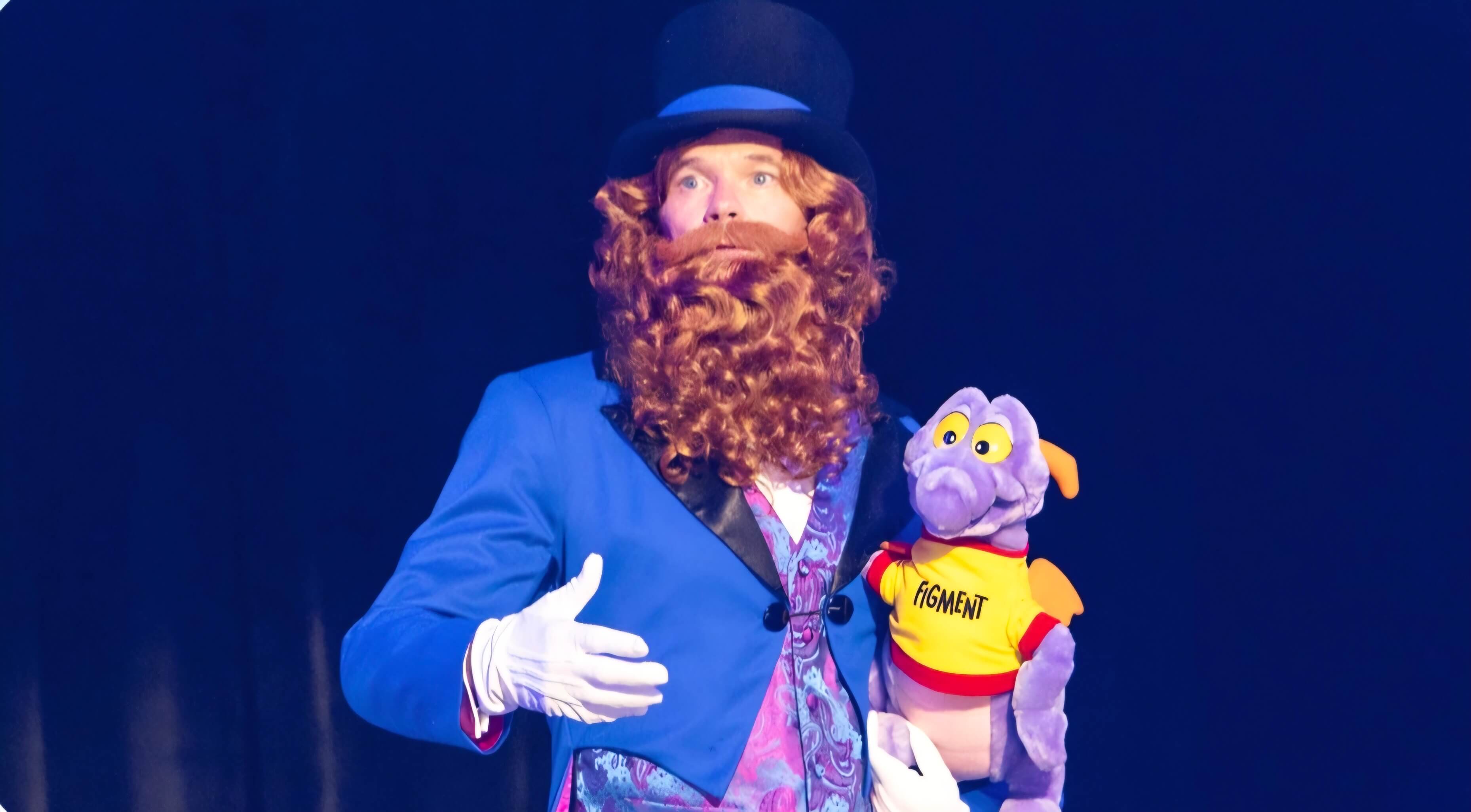 Neil Patrick Harris verkleidet als Dreamfinder mit Figment