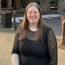 dein-dlrp Autorin Tonia vor der Sequoia Lodge in Disneyland Paris