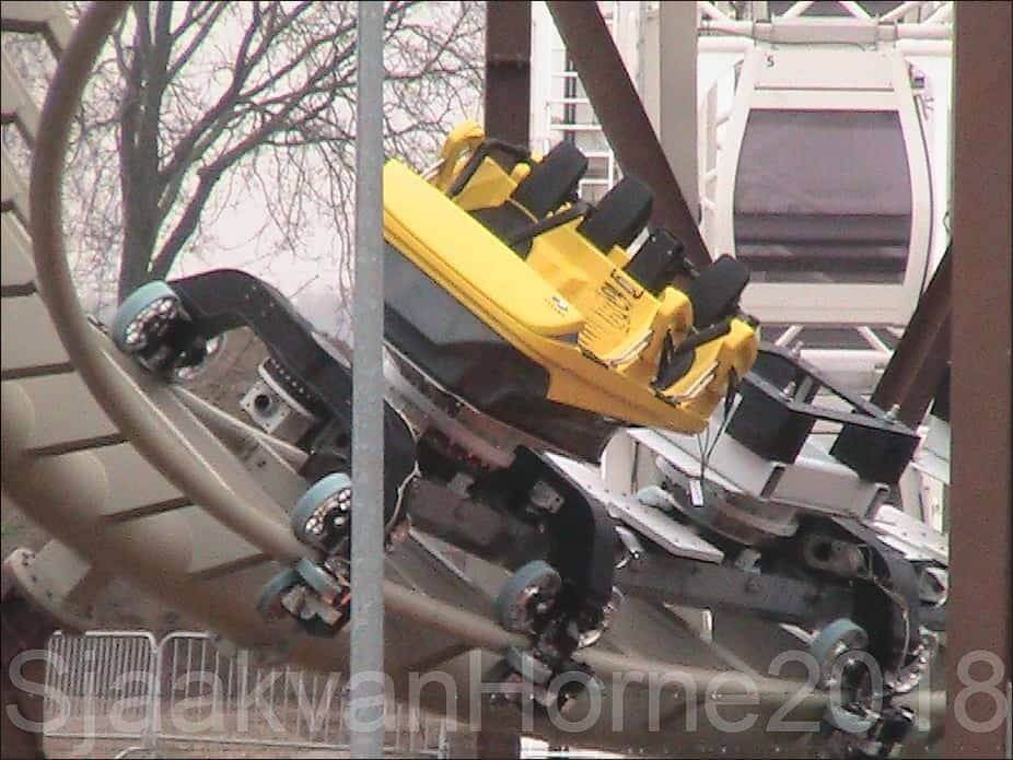 Rollercoaster Gelbes Fahrzeug