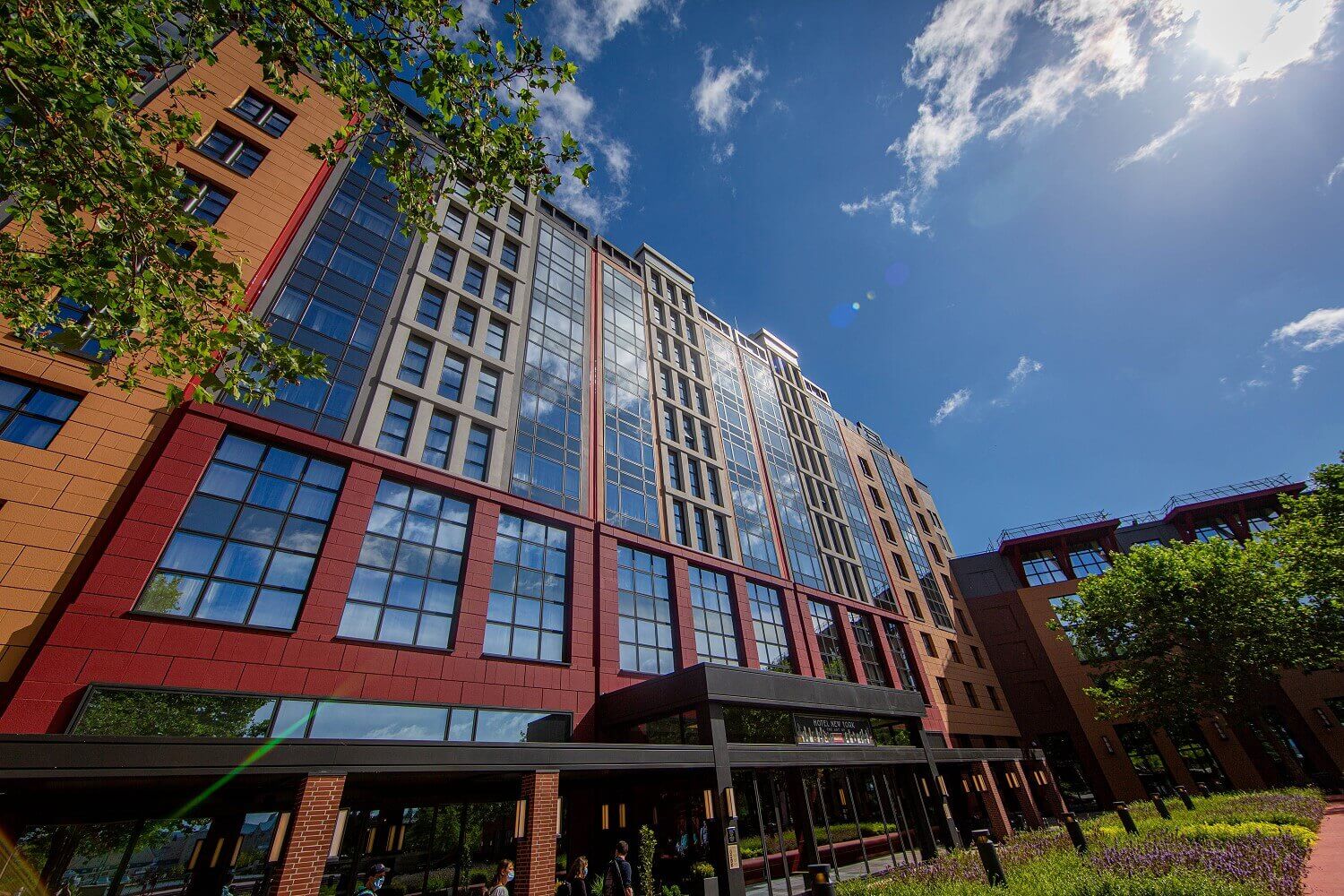 Außenfassade Hotel Die Außenfassade des Hotels im Stil der New Yorker Wolkenkratzer.