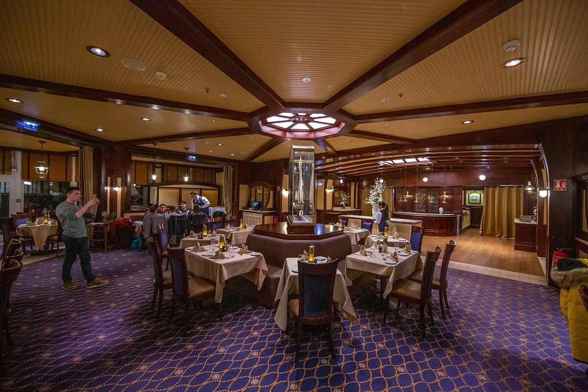 yacht club restaurant newport bay hotel