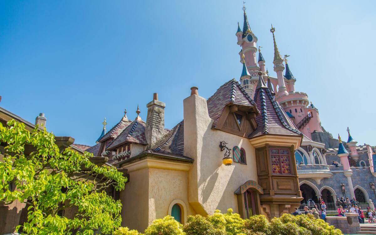 Disneyland Paris - Fantasyland — Part 1 — Castle Courtyard and Carousel 