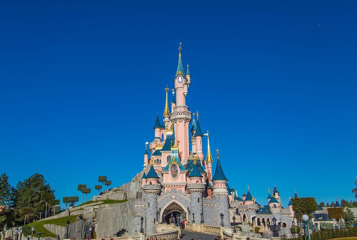 Disneyland Paris - Fantasyland — Part 1 — Castle Courtyard and Carousel 