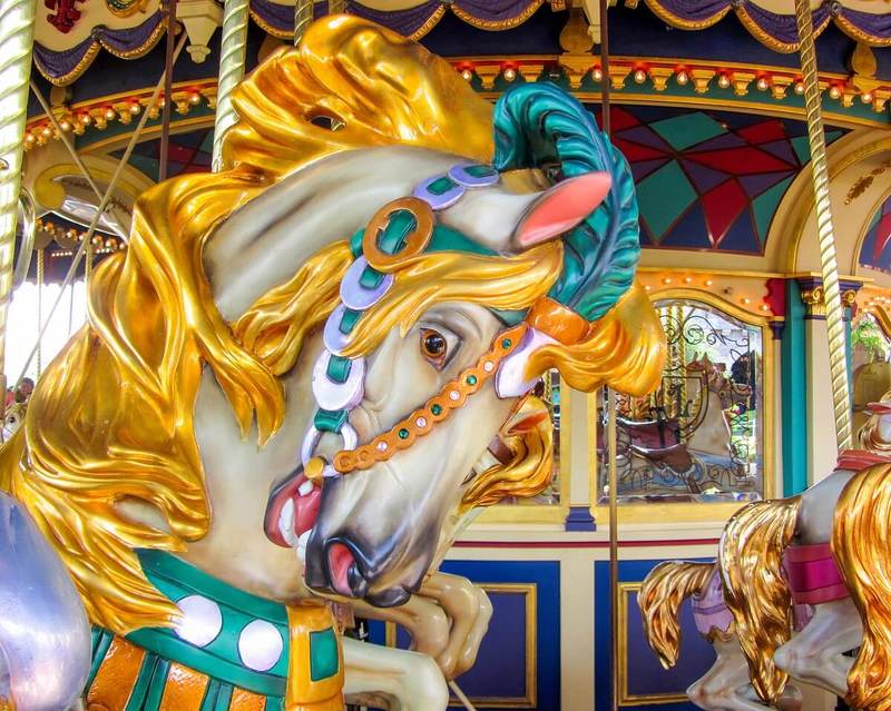 Le Carrousel de Lancelot in Disneyland Paris Pferdekarussell