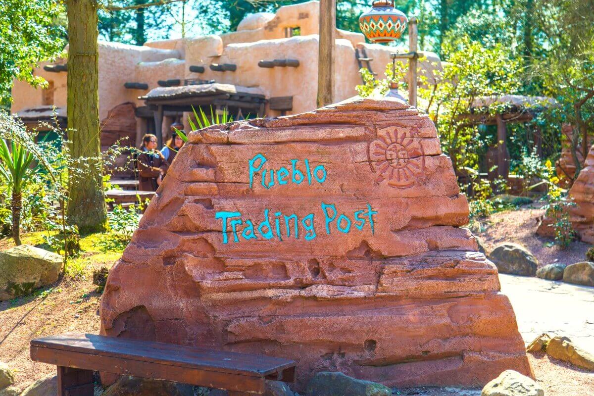 Pueblo Trading Post Im Disneyland Paris Shop Fur Pin Trading