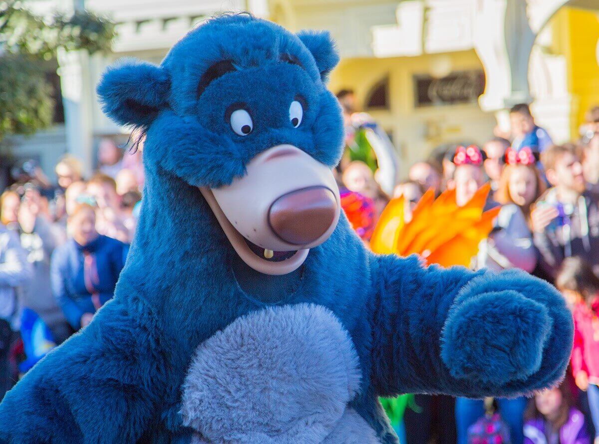 Nahaufname vom Bären Balu aus Das Dschungelbuch bei der Parade zum 25. Geburtstag von Disneyland Paris