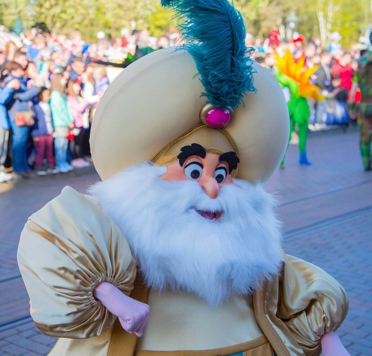 Der Sultan, bekannt aus dem Film aladdin, beim Festumzug zu Disneyland Paris 25. Geburtstag