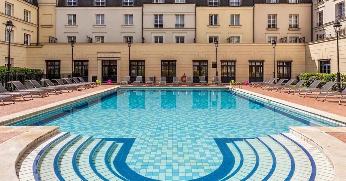 Pool des in der Nähe des Disneyland Paris gelegenen HiPark Val d'Europe