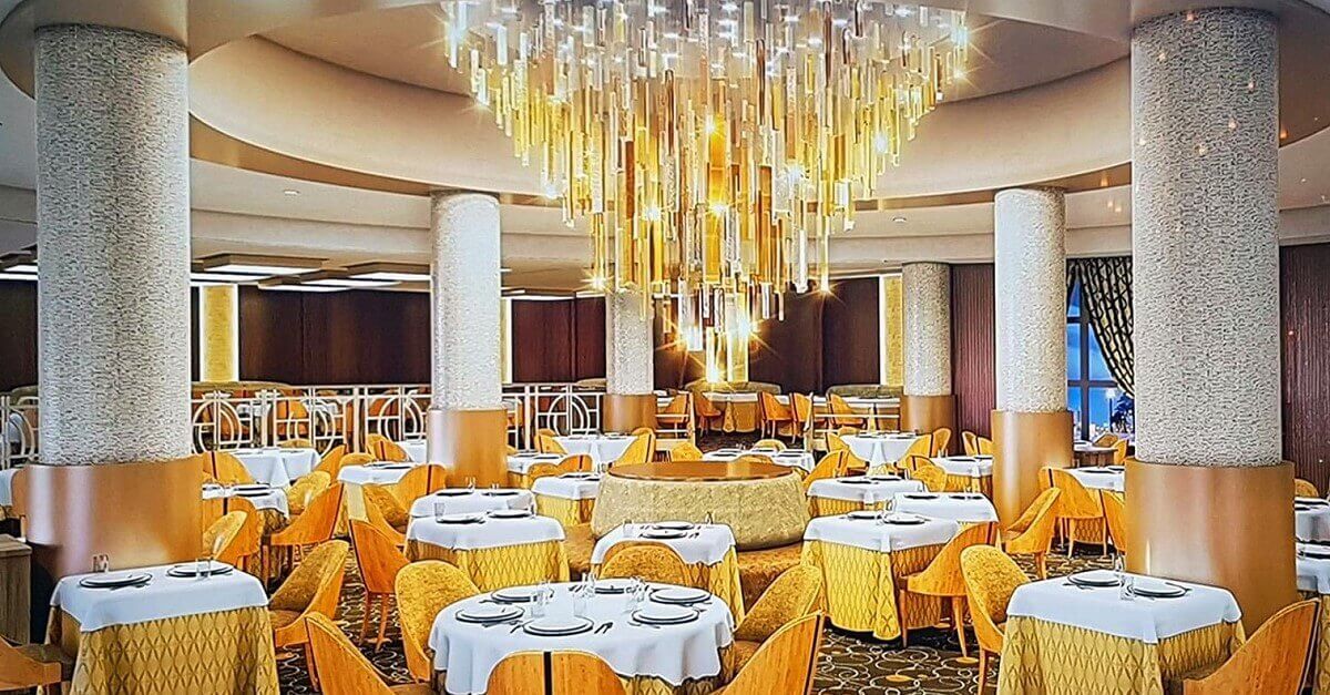 Manhattan Restaurant In Disney S Hotel New York The Art Of