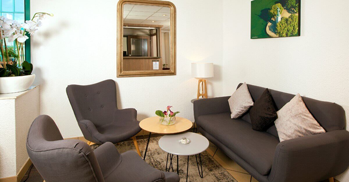 Lobbybereich des Sejours & Affaires Rive Gauche beim Disneyland Paris
