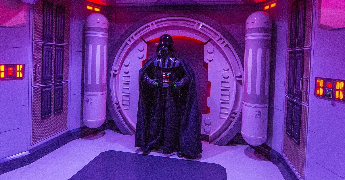 Darth Vader bei seinem Treffpunkt im Starport in Disneyland Paris