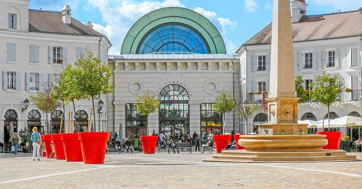 View of the Place de Toscane in the Val d'Europa, looking towards the entrance of the shopping centre