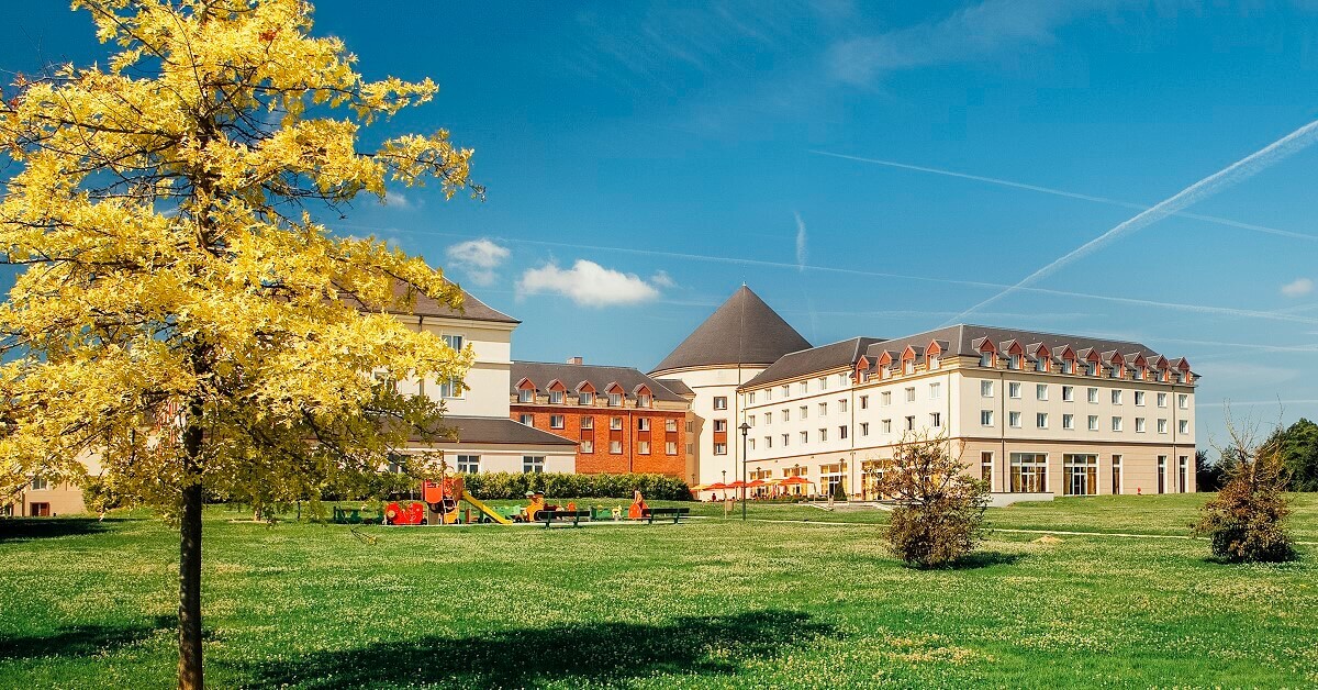 Das Grand Magic Hotel bei Disneyland Paris von außen