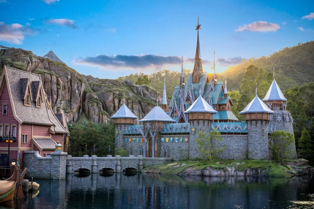 03_HKDL_World-of-Frozen_Arendelle-Castle-1024x682.webp
