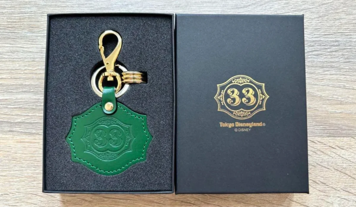 Schlüsselanhänger Club 33.webp