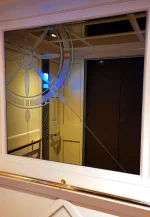 Spiegel im Lift